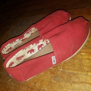 Red TOMS size 7 Good Condition